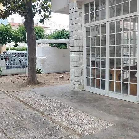 Borghesi Fronte Con Parcheggio Privato Lägenhet