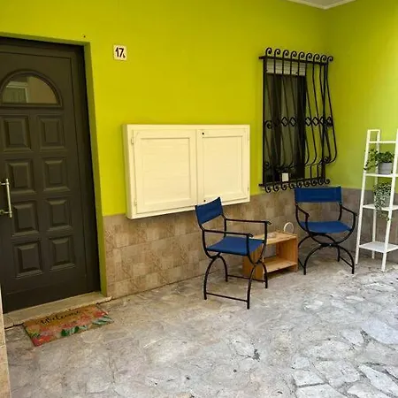 Casa Cri Apartment *