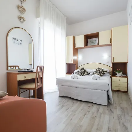 Crosal Hotel