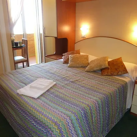 Crosal Hotel 3*