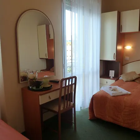 Crosal Hotel