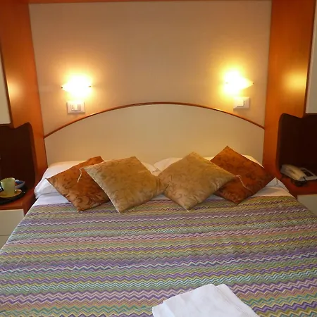 Crosal Hotel