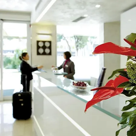 Mercure Artis Hotell