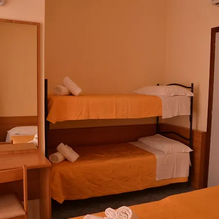 Hotel Corona Hotell 3*