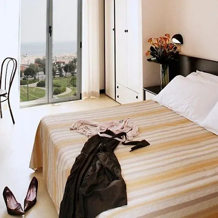 فندق Airone 3*