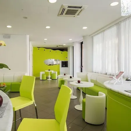 Scarlet Hotel 3*
