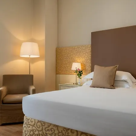 Hotel National 4*