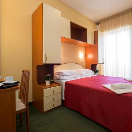 Crosal Hotel 3*