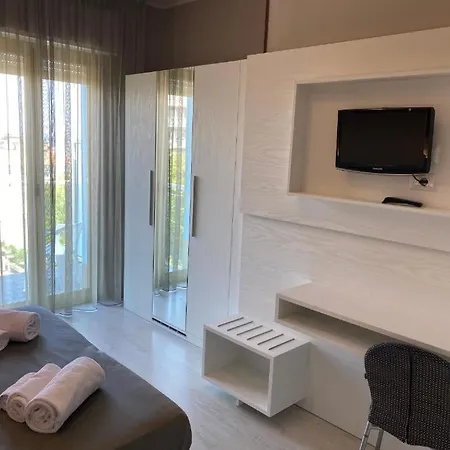 Biancamano 3*