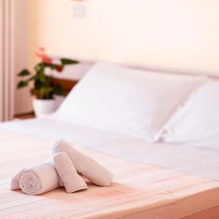 Otel Cheri 2*