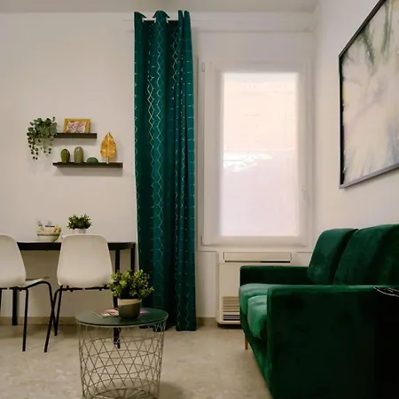 Zuara9room Bed & Breakfast *