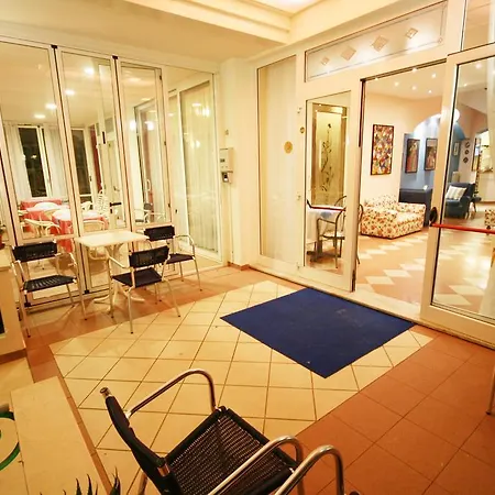 Otel Cheri 2*