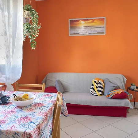 Yellow Aparthotel 3*