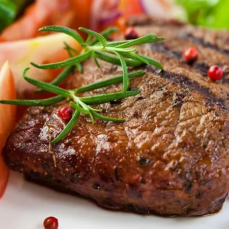 Half Moon Airport Restaurant فندق مبيت وإفطار