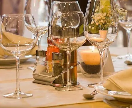 Half Moon Airport Restaurant ريميني