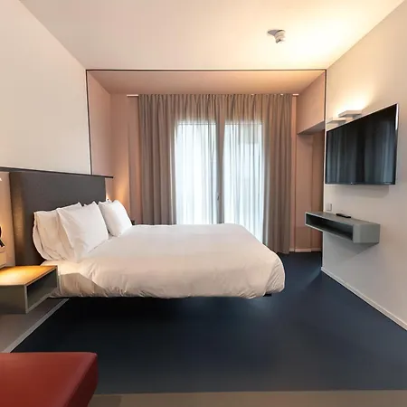 Open 4*