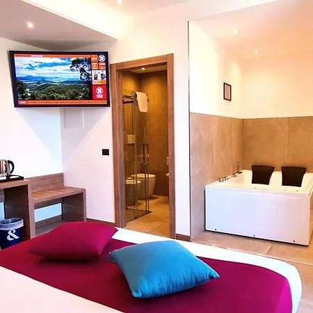 Hotel You&me