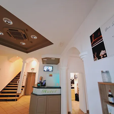 Hotel Butterfly Wellness & 3*