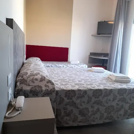 2000 Hotel 3*