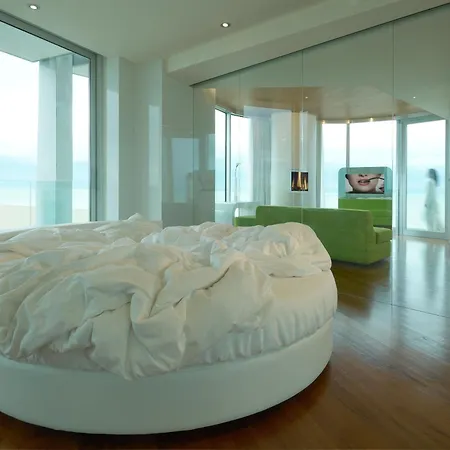 I-suite Hotel 5*