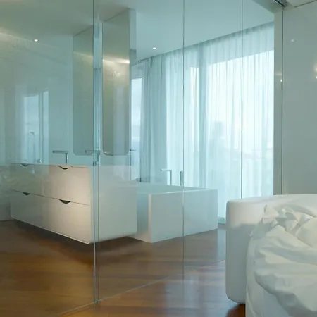 I-suite Hotel