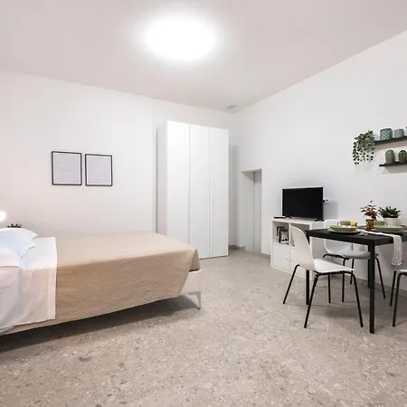 Zuara9room Bed & Breakfast *
