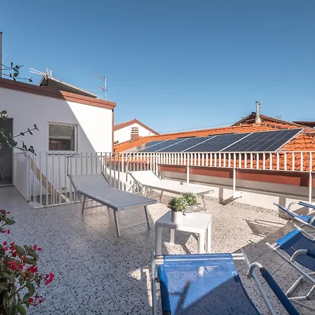 Zuara9room Bed & Breakfast *