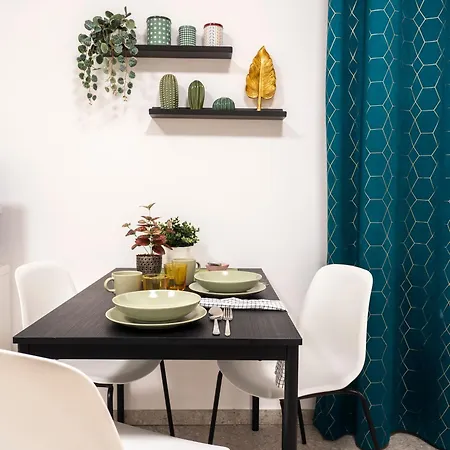 Zuara9room Bed & Breakfast