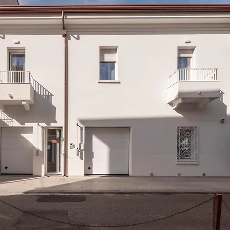 Zuara9room Bed & Breakfast *