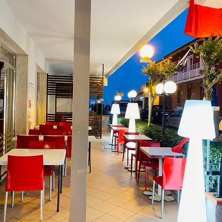 Iris Hotel 2*