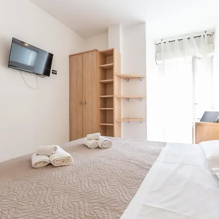 Globus Hotel 3*