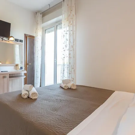 Globus Hotel 3*