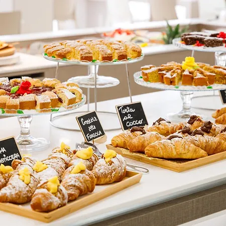 فندق Ariane - Beachfront, Breakfast Xxl & Sea View ريميني