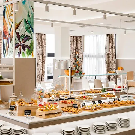 فندق Ariane - Beachfront, Breakfast Xxl & Sea View ريميني
