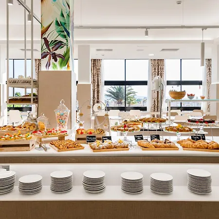 Ariane - Beachfront, Breakfast Xxl & Sea View ريميني