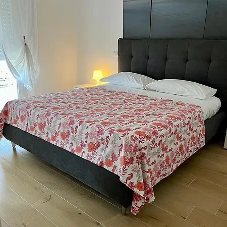 Apartment Miramare *