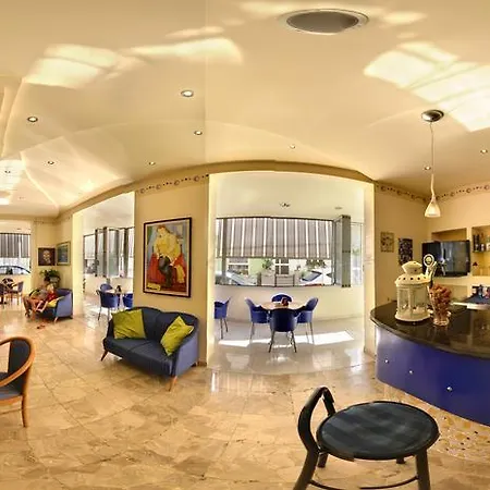Hotel Ave 2*