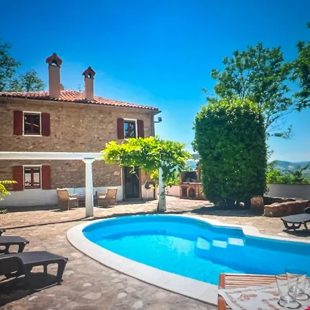 Familly 4 Bedroom Sunrise Holiday home