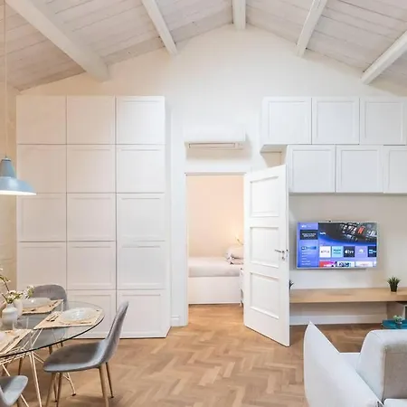 Dimora Della Stilista: Casa Nel Borgo Di Rimini