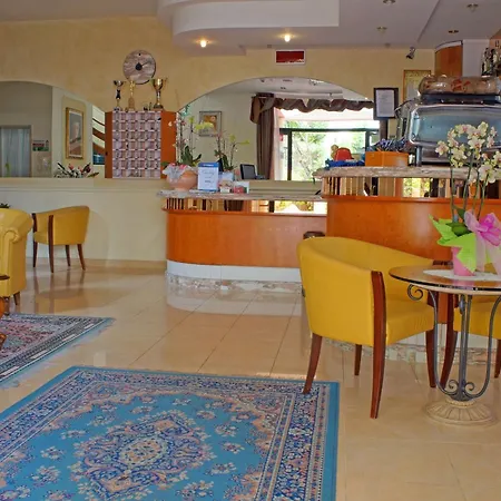 Hotell River Fronte Mare Con Piscina 3*