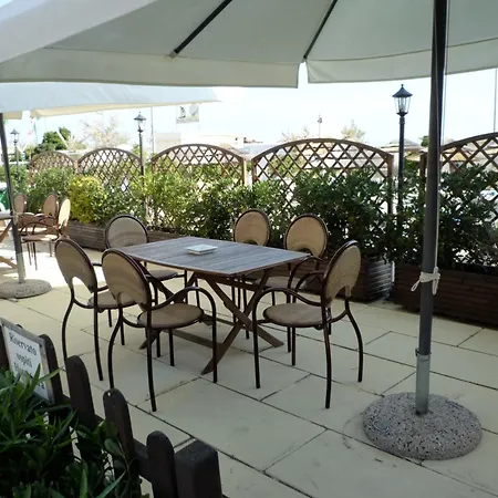 Hotel Sara 3*