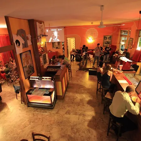 Sunflower Backpacker & Bar Rimini