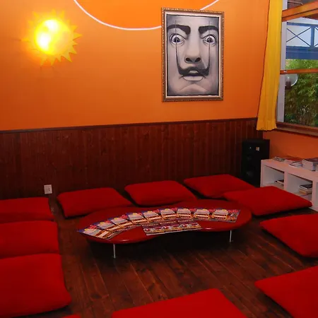Vandrarhem Sunflower Backpacker & Bar *