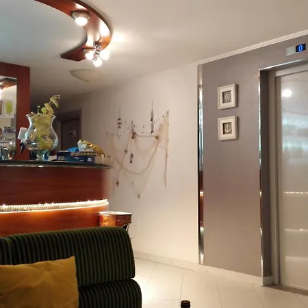Hotell Sandra 3*