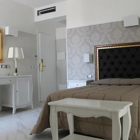 Отель Del Mare 3*