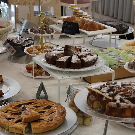فندق Royal Plaza 4*