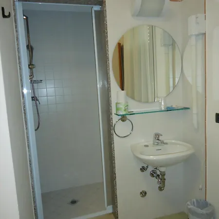 L&v Hotel 3*