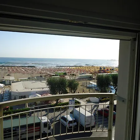 L&v Hotel 3*