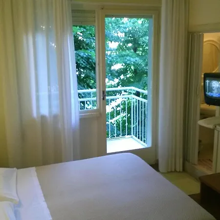 Hotel Capri 2*
