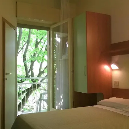 Hotel Capri 2*